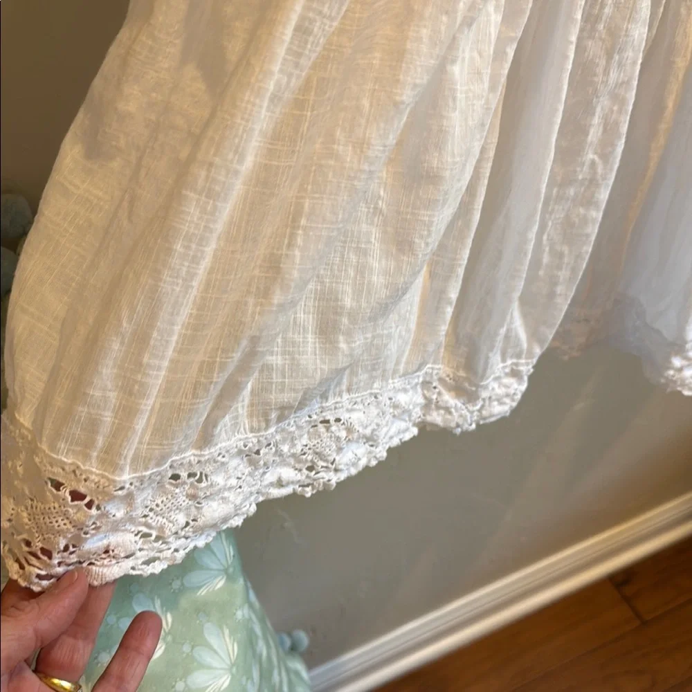 Elegant White Capris for Women - Picture 3 of 6